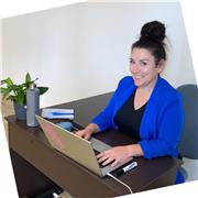 Formatrice expérimentée en bureautique, diplômée en formation pour adultes (RNCP niveau 5), je propose des cours en ligne